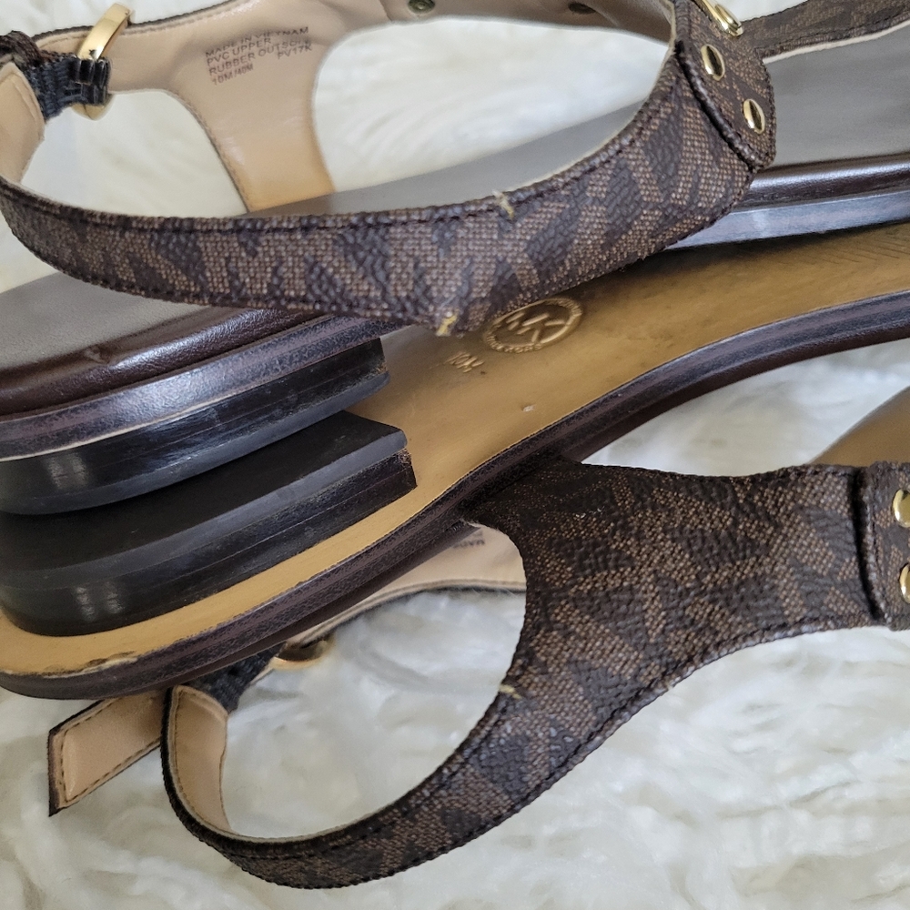 Michael Kors Mk Plate Thong Sandals - Picture 10 of 11